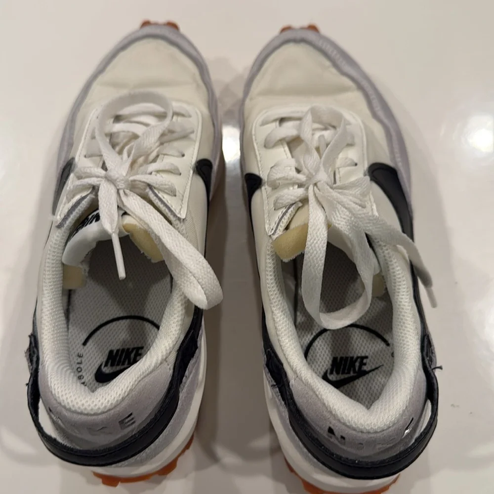 WOMEN'S NIKE WAFFLE DEBUT SNEAKERS
White, Gray and Black size 7 Good condition - Picture 2 of 5